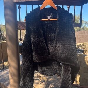 Amaryllis Black Textured faux black fur Women's warm vest M NWOT
